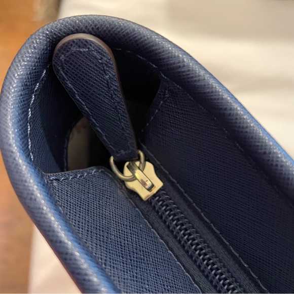 Michael Kors Large Navy Tote Bag - Picture 5 of 7